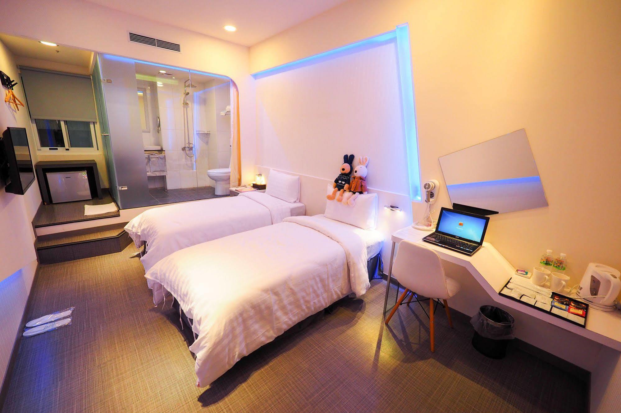 Galaxia Business Hotel Taichung Exterior foto